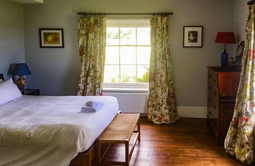 Stoughton Otro | South Downs Georgian Farmhouse on a beautiful Estate just 5 miles from the coast