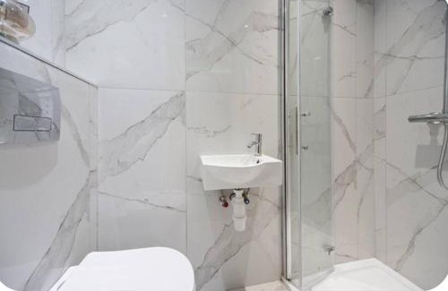 Thamesmead Casa | South East Ensuite 12mins to Elizabeth line