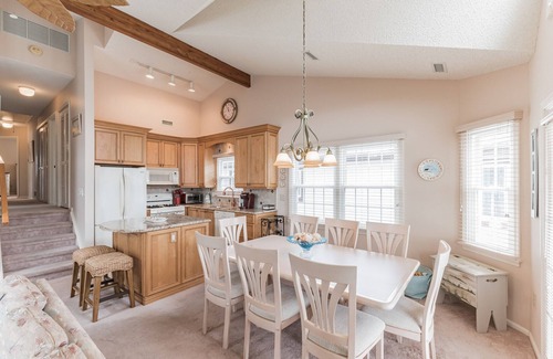 South End Condominio | South End Gem, only a block and a half from the beach!