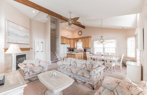 South End Condominio | South End Gem, only a block and a half from the beach!