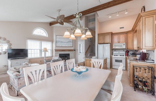 South End Condominio | South End Gem, only a block and a half from the beach!