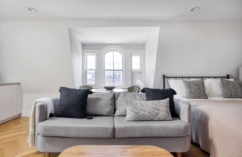 Columbus Apartamento | South End Studio near T, Shops + Dining