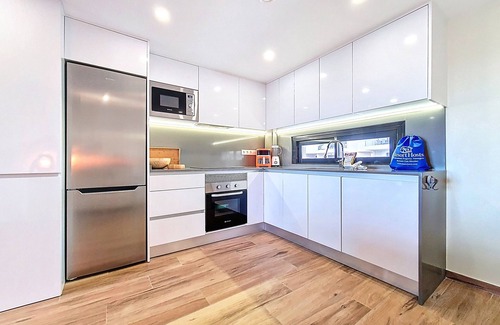 Lo Rufete Apartamento | Balcón orientado al sur con vistas a la ciudad.