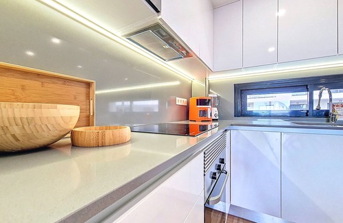 Lo Rufete Apartamento | Balcón orientado al sur con vistas a la ciudad.