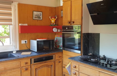 Puy-l'Eveque Casa | South-facing detached house with private pool
