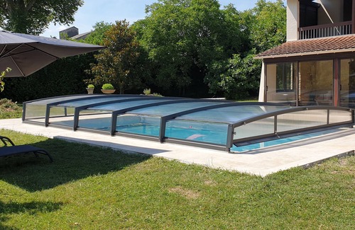 Puy-l'Eveque Casa | South-facing detached house with private pool