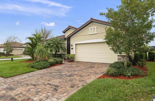 Bradenton Casa | South Facing Gated Community Long Term Rentals Available home