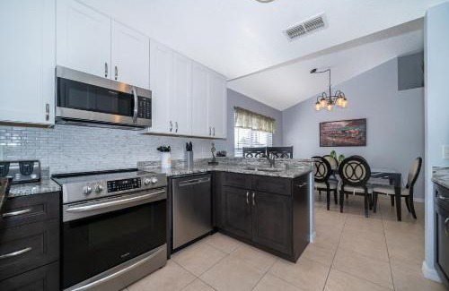 Seasons Casa | South Facing Pool with Stunning Lake View - Family Friendly Home - Nr Disney