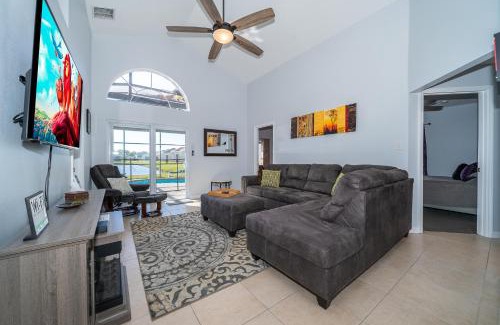Seasons Casa | South Facing Pool with Stunning Lake View - Family Friendly Home - Nr Disney