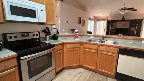 Crescent Lakes Casa | South Facing Pool with Lake View - Ideal for Families & Couples