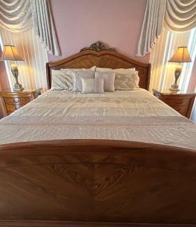 Crescent Lakes Casa | South Facing Pool with Lake View - Ideal for Families & Couples