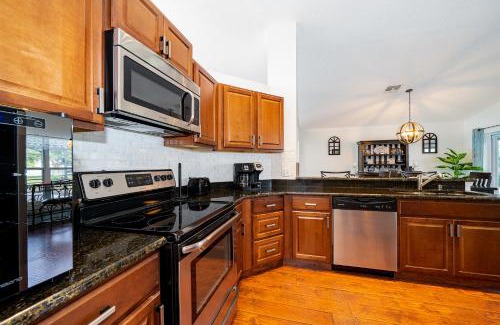 Crescent Lakes Casa | South Facing Private Pool with Lake View & Spa - Quiet Vacation Area - Family Friendly