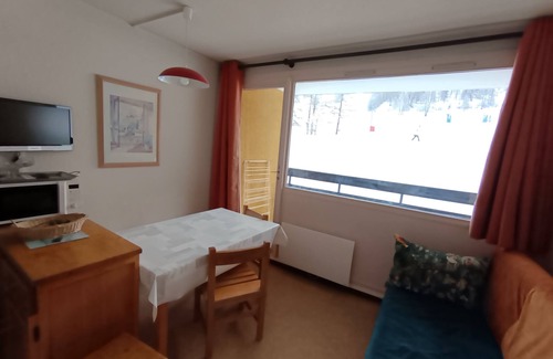Montgenevre Apartamento | Estudio básico en pistas para 4 pers. Vistas / Balcón sur