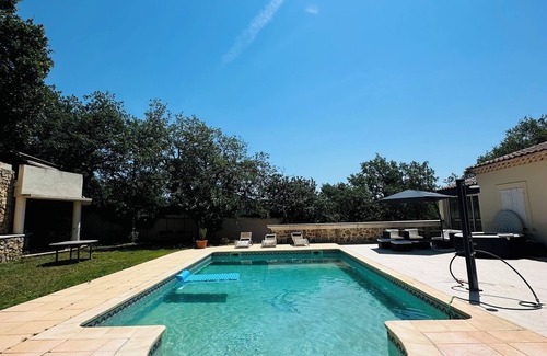 Brignoles Condominio | South-facing villa with pool and jacuzzi for an unforgettable stay.