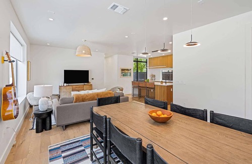 South Manchaca Casa | South First, Breweries, City Retreat | ATX Oasis