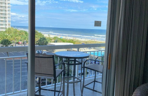Arcadian Shores Condominio | South Hampton 9820