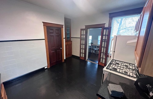 St. Louis Apartamento | South Hampton Apartment w/Balcony by StayLage