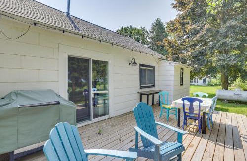 South Haven Casa | South Haven Farmhouse with Fire Pit, 4 Mi to Beach!