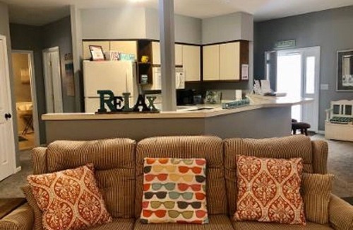 South Haven Condominio | South Haven, MI Octágono - Acogedora casa con chimenea y piscina al aire libre - Lea nuestra reseña