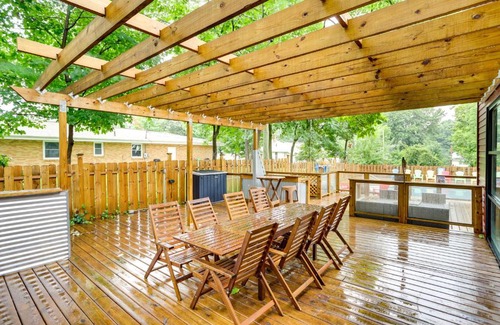 South Haven Casa | South Haven Oasis - Private Hot Tub, Pool and Grill!