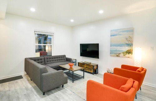 South Haven Casa | South Haven Oasis - Private Hot Tub, Pool and Grill!