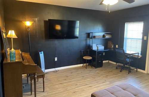 Lake Charles Cabaña | South Lake Charles Guest Cottage - Country Setting, Rustic Ambience