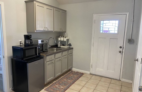 Lake Charles Cabaña | South Lake Charles Guest Cottage - Country Setting, Rustic Ambience
