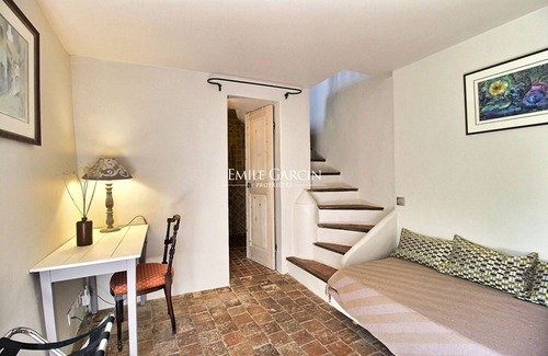 Cabrieres-dʼAigues Otro | South Luberon farmhouse for rent, beautiful views of the countryside and absolute peace and quiet