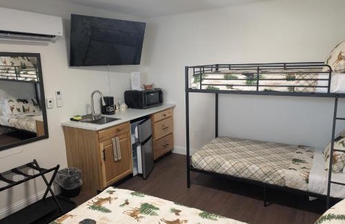Canaan Hotel | South of the Border Room 6
