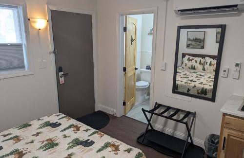 Canaan Hotel | South of the Border Room 6