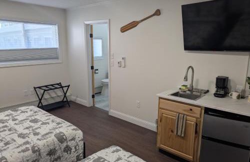 Canaan Hotel | South of the Border Room 9
