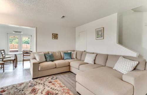 South Oklahoma City Casa | South OKC Home with Hot Tub-Game Room 18 Mi to OU!