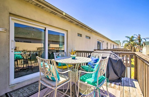 South Padre Island Apartamento | South Padre Island Condo w/ Pool Access & Balcony!