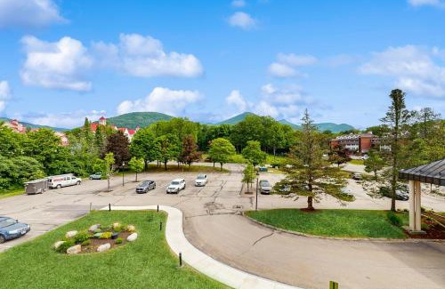 Lincoln Hotel | South Peak Studio at Rivergreen