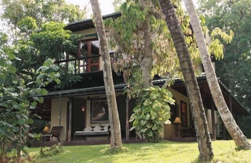 Kathaluwa Cabaña | South Point Cottage- 3 bedroom stunning lake front property. Ideal for family.