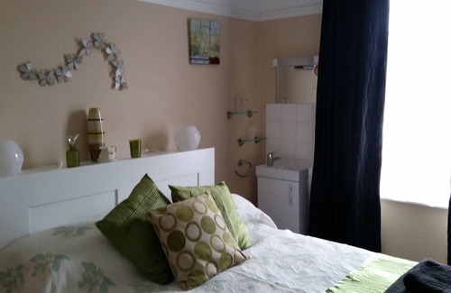Poole Casa | South Rising Guest House