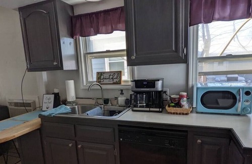 Rock Island Casa | South Rm - Ideal Space 4 Traveling Professionals!