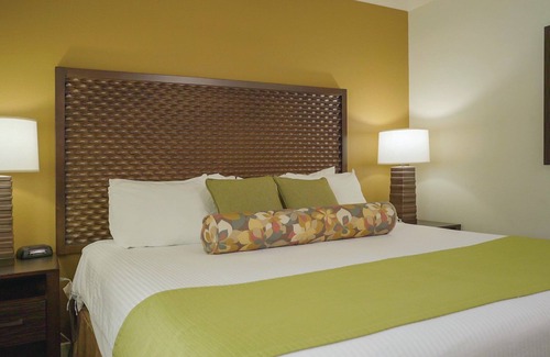Round Hill Village Cabina | South Shore Charming 2-bedroom lodge in Zephyr Cove