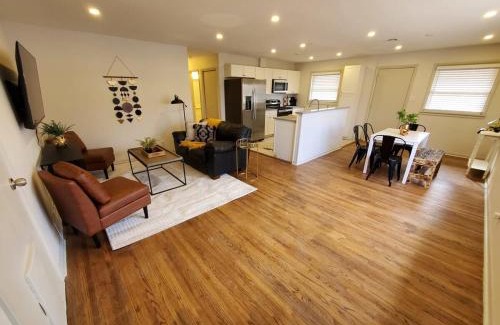 Wichita Casa | South Side Chic 3Br 1Ba 10mn to McConnell Spirit