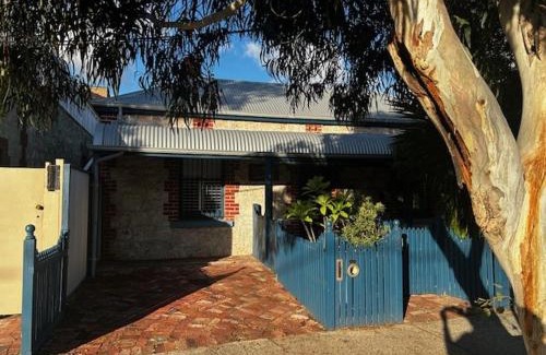 South Fremantle Casa | South Terrace House - walk to everything !