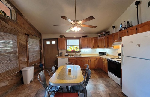 South Toledo Bend Casa | South Toledo Bend Waterfront Lakehouse with Fishing pier/dock, fire pit, pets 👌