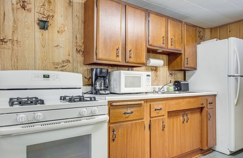 Conover Cabina | South Twin Lake Cabin w/ Seasonal Dock & Slip!