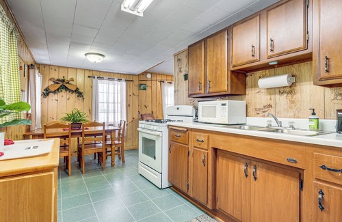 Conover Cabina | South Twin Lake Cabin w/ Seasonal Dock & Slip!
