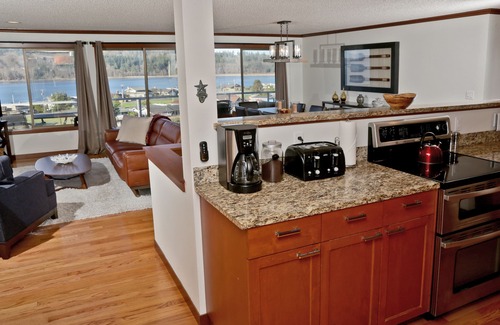 Clinton Casa | Frente al canal South Whidbey, sauna interior, jacuzzi; Playa comunitaria, kayaks!