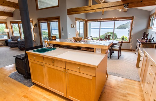 Clinton Casa | Hermosa casa frente al mar. Playa privada de Low Bank en Puget Sound
