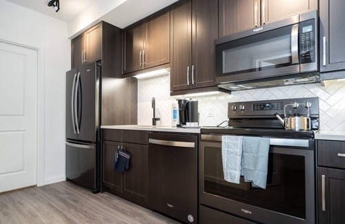 Fort Gary Condominio | South Winnipeg Modern 2BR 1BATH+ Free Parking (306-325)