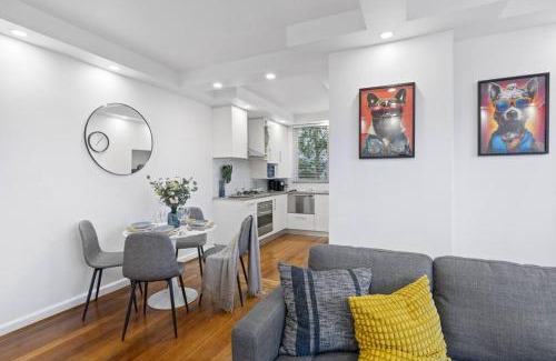 South Yarra Apartamento | South Yarra Sleek: Urban Pad