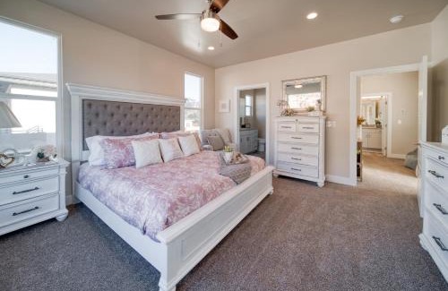 Hildale Casa | South Zion Coral Cliffs - 4 bed, 3 bath, hot tub, deck