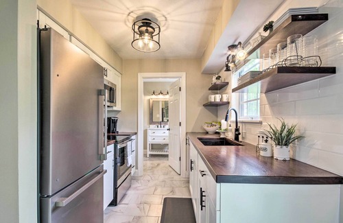 Columbia Casa | Stunning Townhome ~ 5 Mi to Dtwn Columbia!