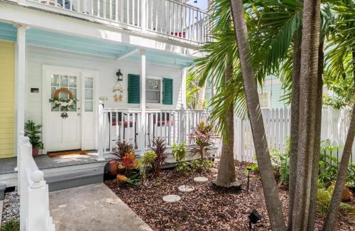 Bahama Village Casa | Southard Getaway by AvantStay w Covered Patio Great Location Shared Pool Week Long Stays